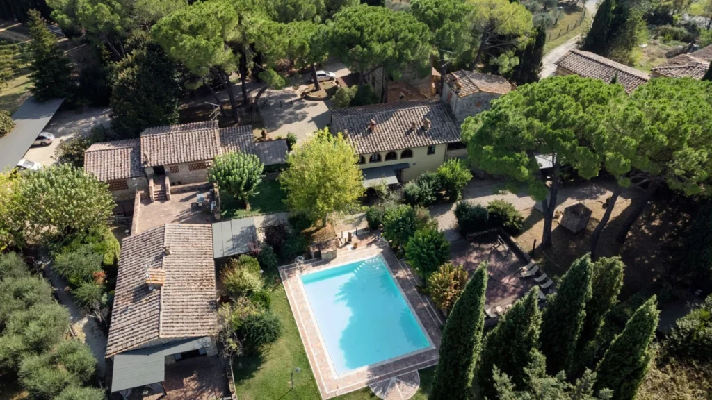 Hartje toscane borgo santinovo luchtfoto landgoed