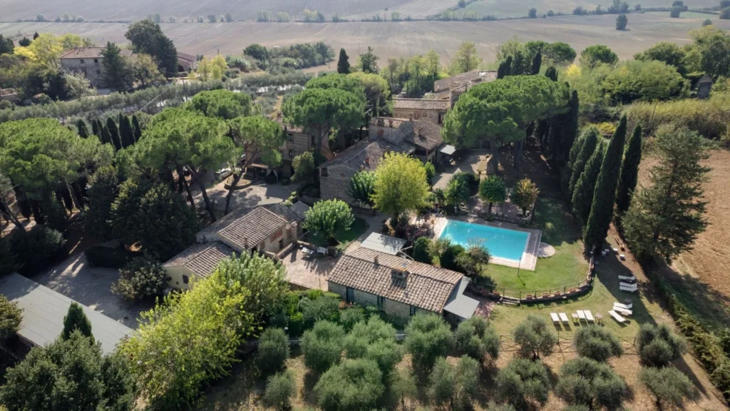 Hartje toscane borgo santinovo luchtfoto landgoed