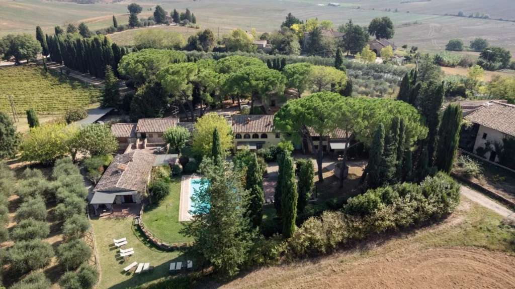Hartje toscane borgo santinovo luchtfoto landgoed