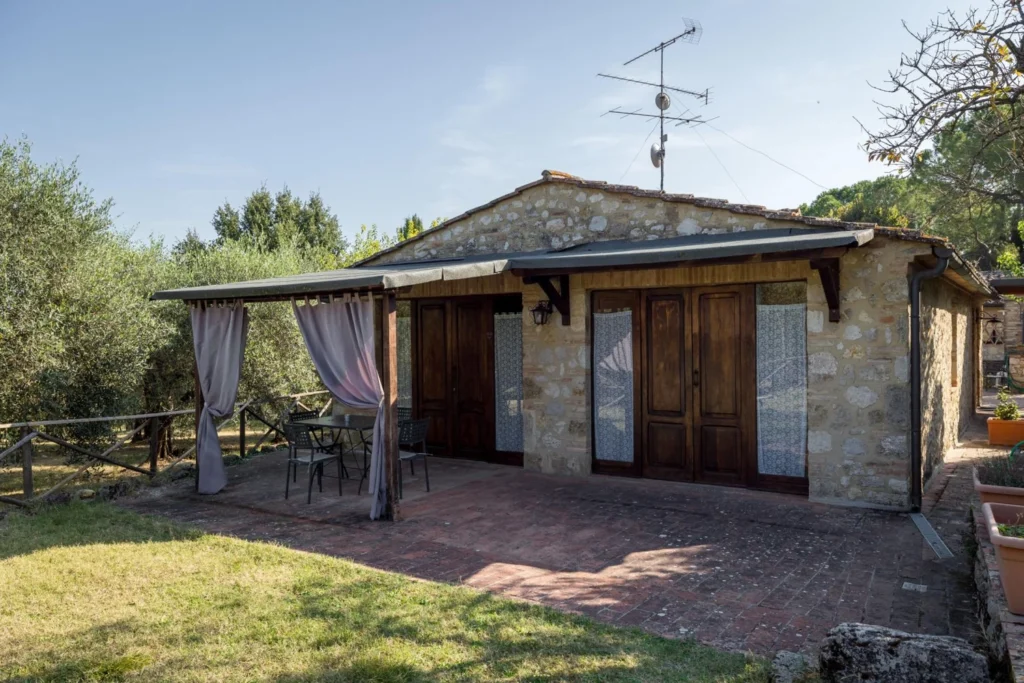 hartje-toscane-borgo-santinovo-pergola-terras-en-buitenkant-556-casamia