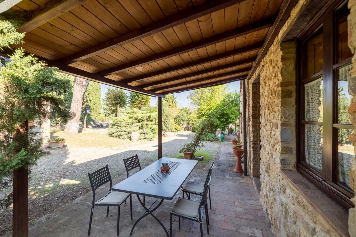hartje-toscane-borgo-santinovo-soppalco-terras-en-buitenkant-444-casamia