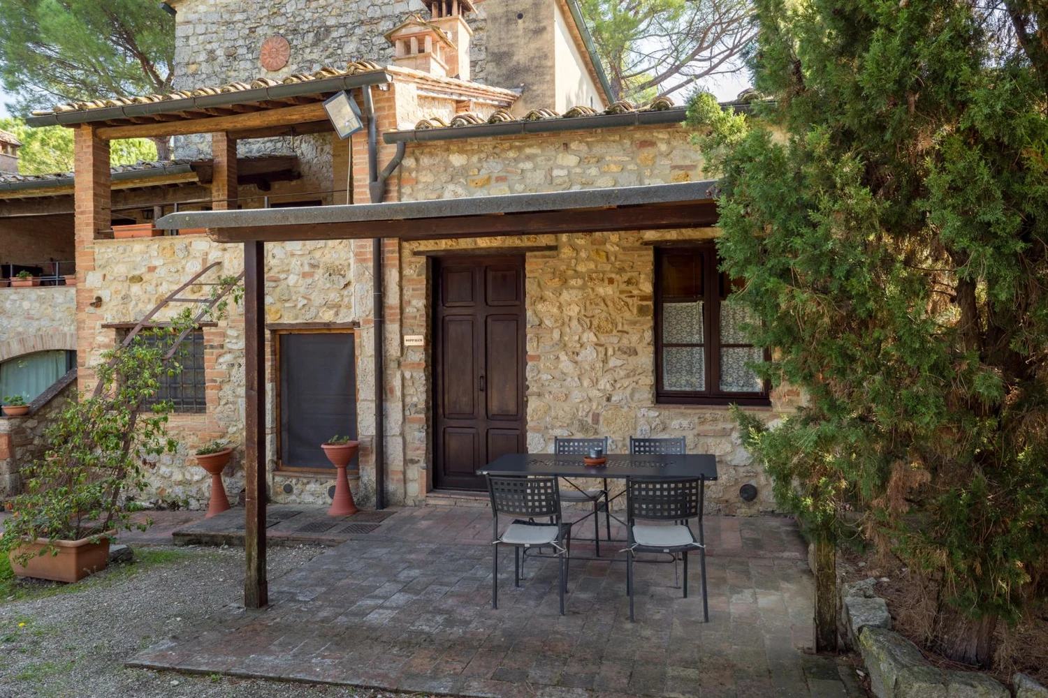 hartje-toscane-borgo-santinovo-soppalco-terras-en-buitenkant-445-casamia
