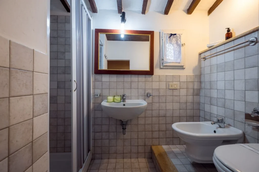 Hartje toscane borgo santinovo torrino badkamer
