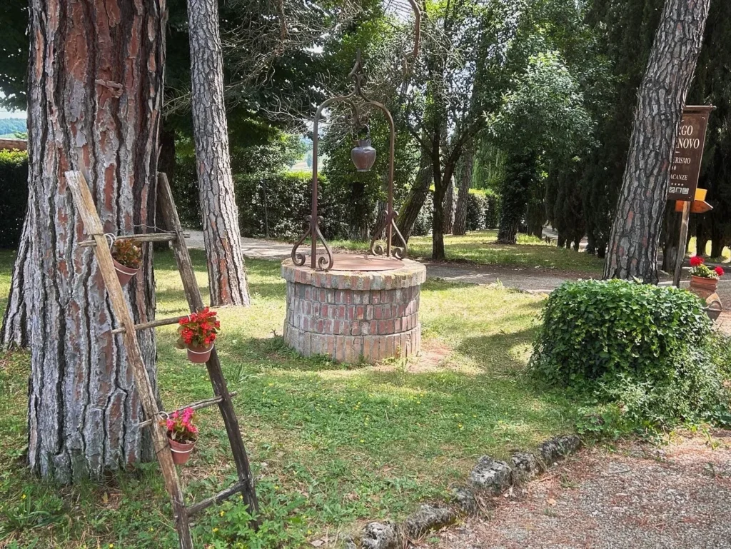 Hartje toscane borgo santinovo tuin en buitenvoorzieningen