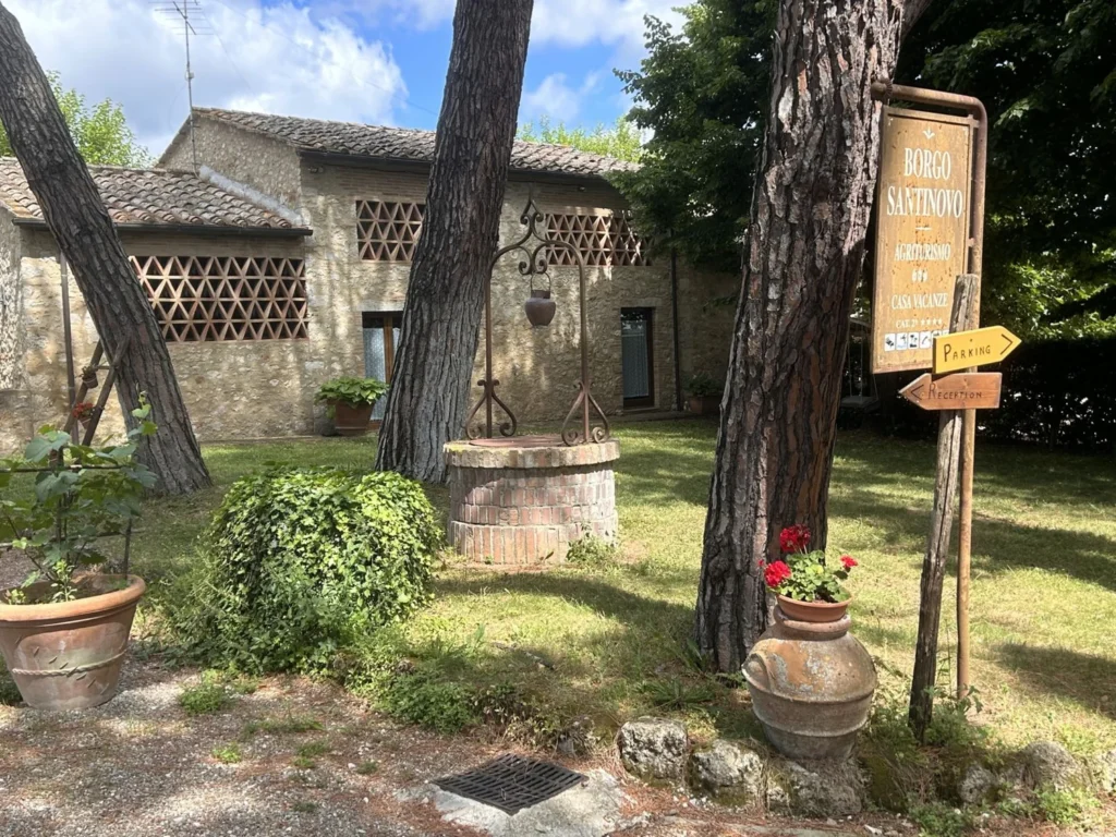 Hartje toscane borgo santinovo tuin en buitenvoorzieningen