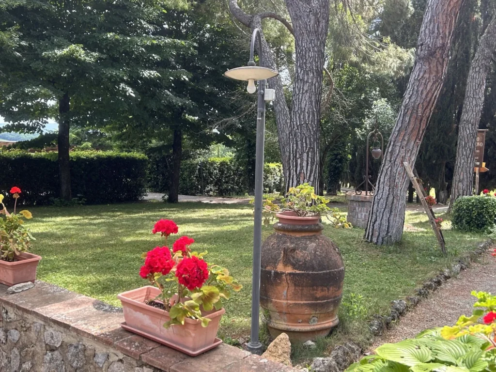 Hartje toscane borgo santinovo tuin en buitenvoorzieningen