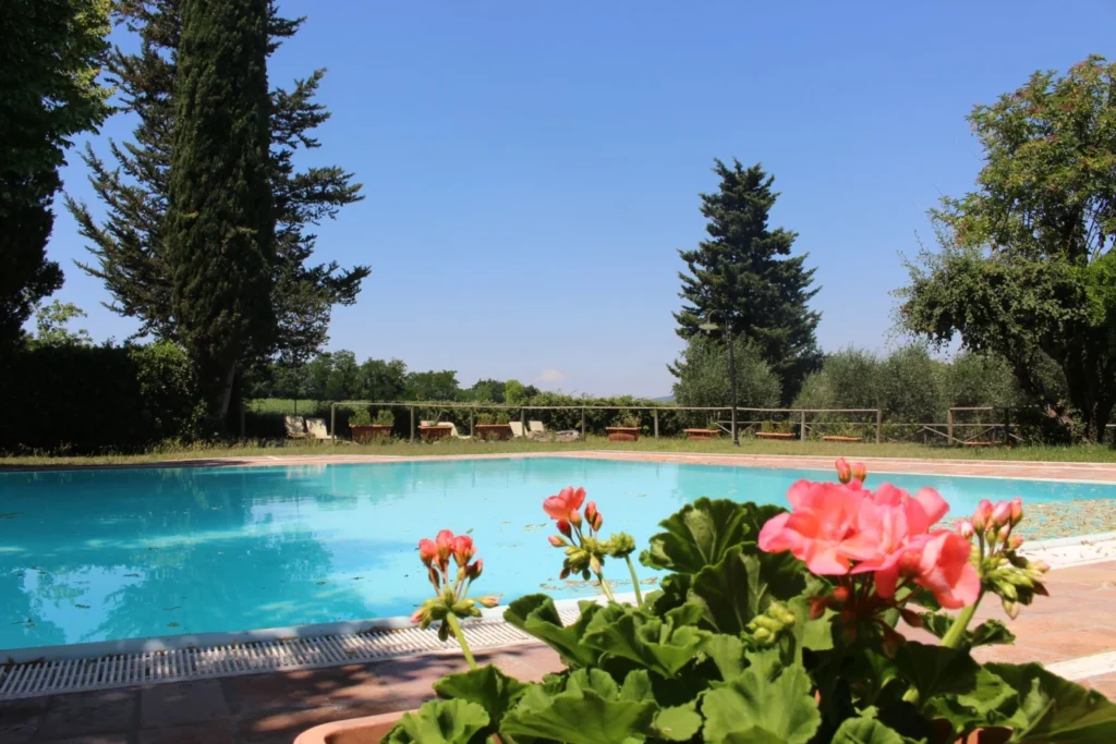 Hartje toscane borgo santinovo zwembad en tuin