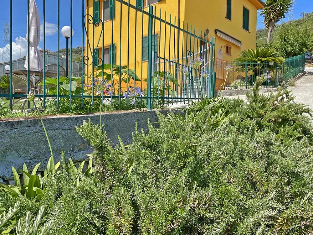 liguria-agriturismo-benza-casa-ciliegio-buitenaanzicht-10-casamia