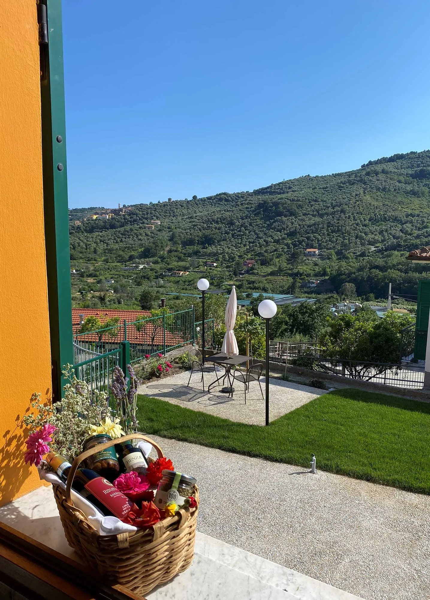 liguria-agriturismo-benza-casa-ciliegio-uitzicht-tuin-06-casamia