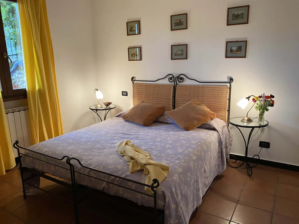 Liguria agriturismo benza casa mimosa slaapkamer