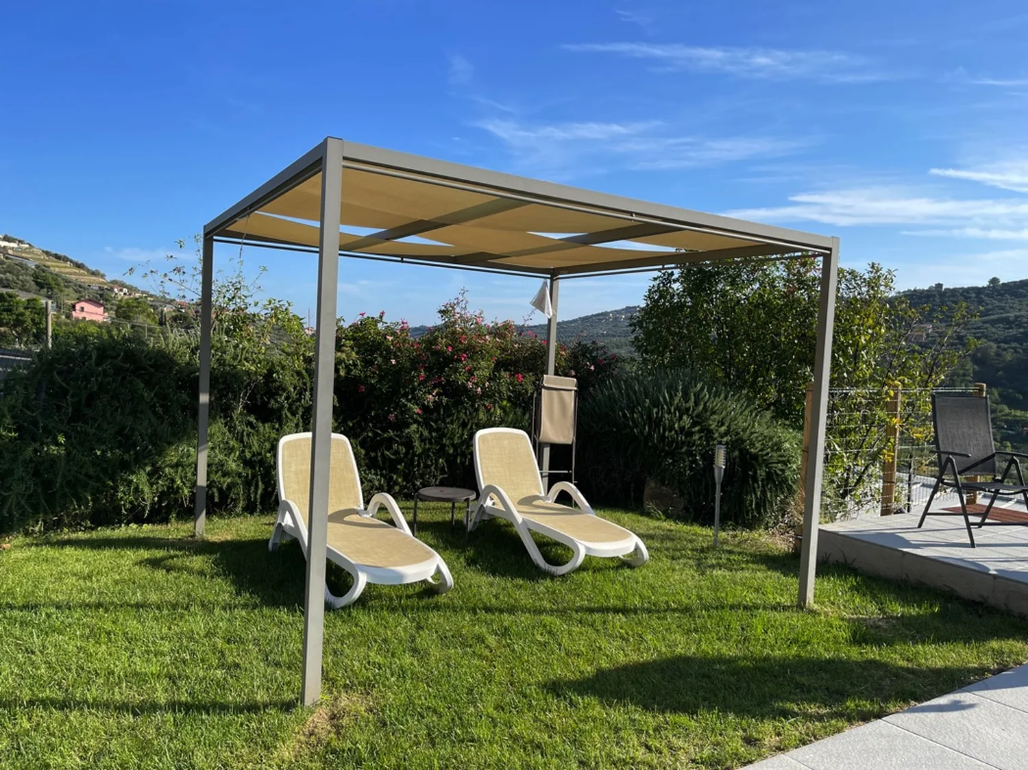 liguria-agriturismo-benza-tuin-ligstoelen-007-casamia