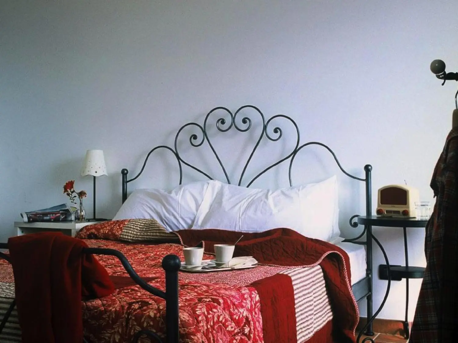 liguria-agriturismo-bianchi-appartement-slaapkamer-rood-08-casamia