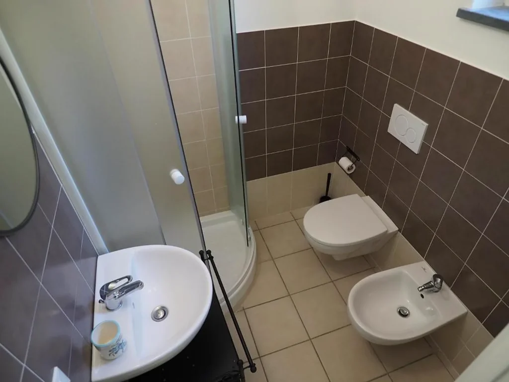 Liguria agriturismo i castellari badkamer douche toilet bidet