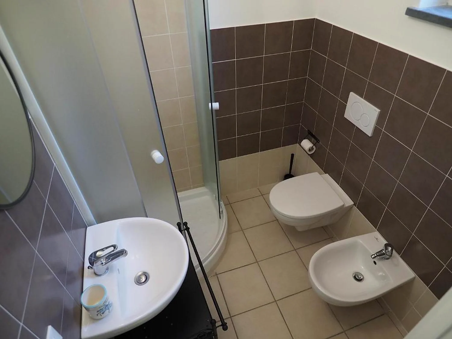 liguria-agriturismo-i-castellari-badkamer-douche-toilet-bidet-37718742-casamia