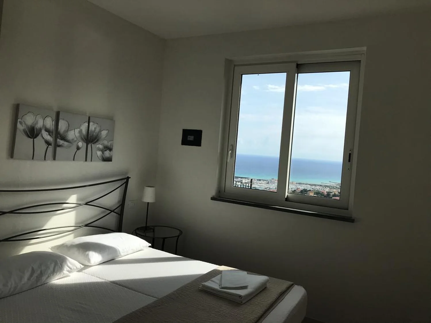 liguria-agriturismo-i-castellari-slaapkamer-zeezicht-08-casamia