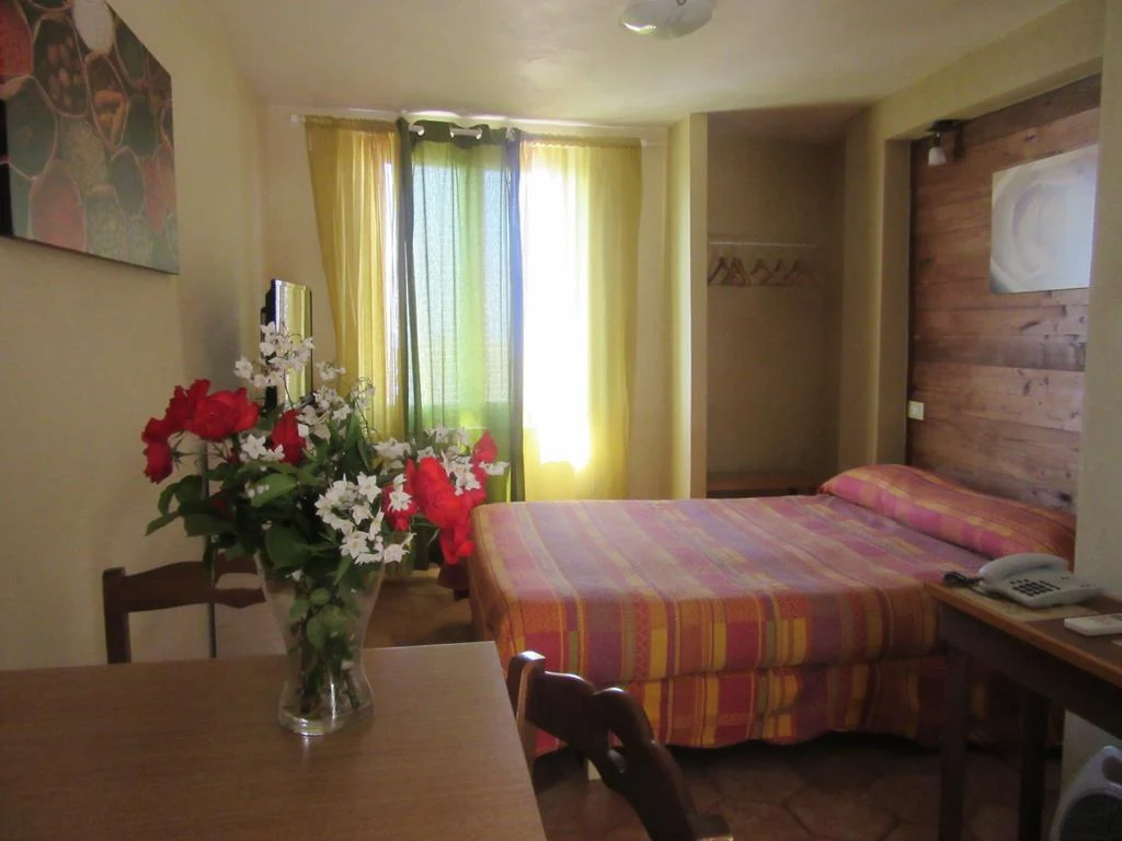 liguria-borgo-di-campi-appartement-slaapkamer-en-eethoek-54-casamia