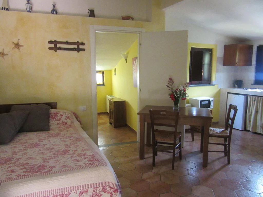 Liguria borgo di campi appartement slaapruimte en eethoek