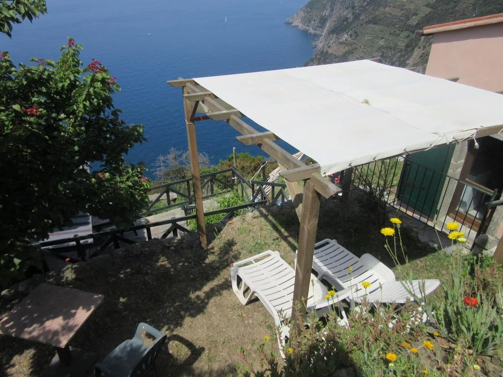 liguria-borgo-di-campi-appartement-terras-met-ligbedden-27-casamia