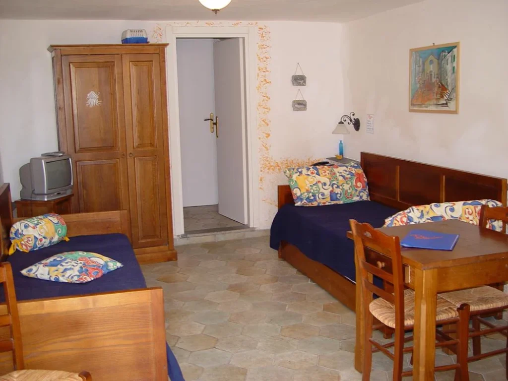 Liguria borgo di campi appartement zithoek en eettafel