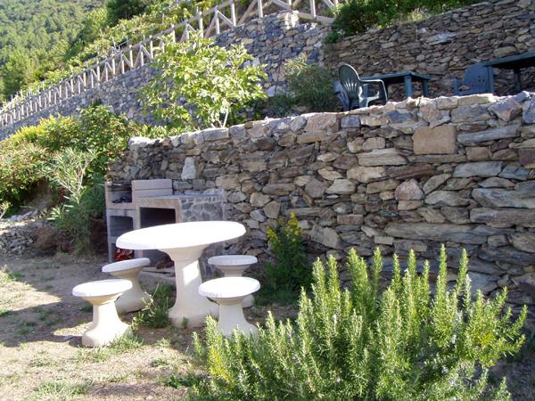 liguria-borgo-di-campi-barbecue-en-zitplaats-18-casamia