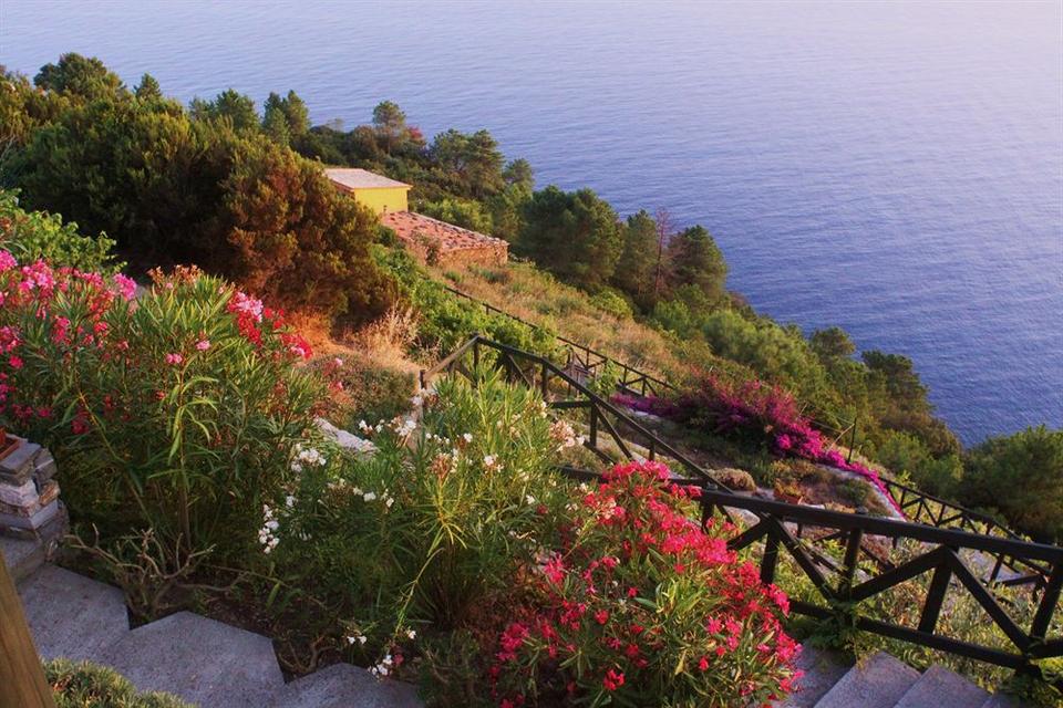 liguria-borgo-di-campi-bloementuin-met-zeezicht-57-casamia