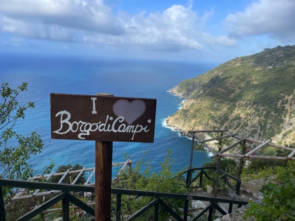 Liguria borgo di campi naambord met kustuitzicht