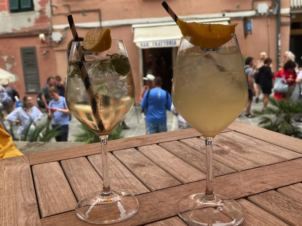 Liguria borgo di campi omgeving drankjes op terras
