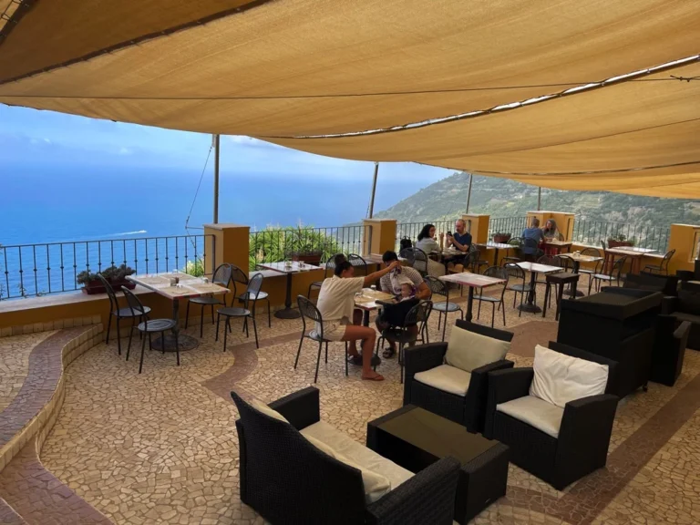 Liguria borgo di campi restaurant overdekt zeeterras