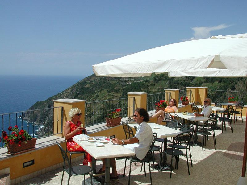 liguria-borgo-di-campi-restaurant-terras-aan-zee-30-casamia