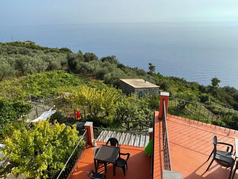 Liguria borgo di campi terras met uitzicht op zee