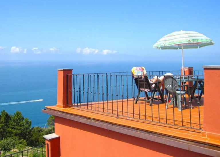 Liguria borgo di campi terras met zeezicht