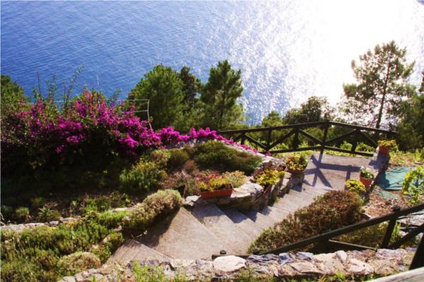 liguria-borgo-di-campi-tuinpad-met-zeezicht-04-casamia