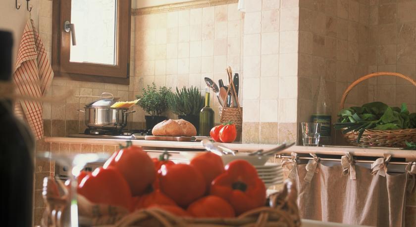 liguria-torre-rossa-appartement-keuken-met-groenten-11-casamia