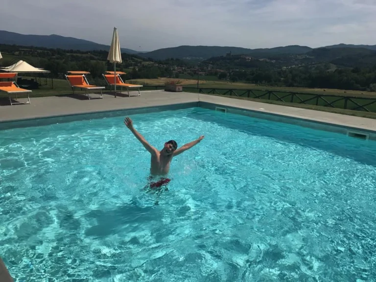 Noord toscane antico fio gast in zwembad