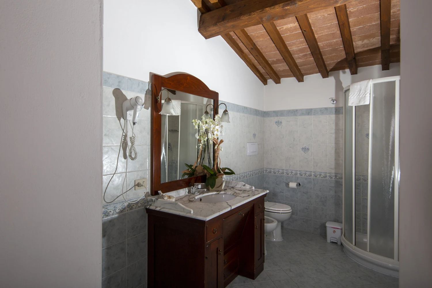 noord-toscane-antico-fio-papavero-badkamer-met-douche-95-casamia
