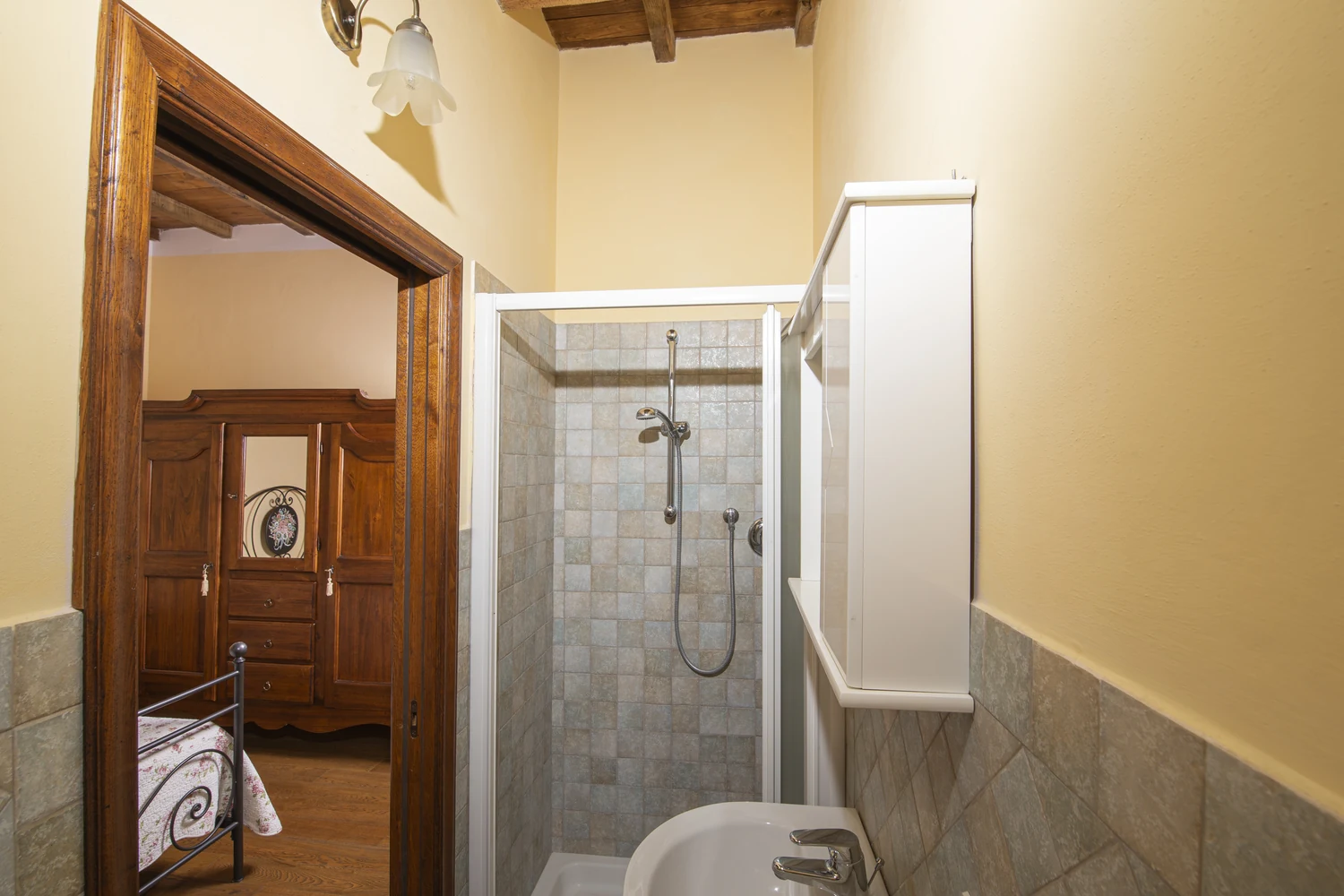noord-toscane-antico-fio-rosa-badkamer-met-douche-110-casamia