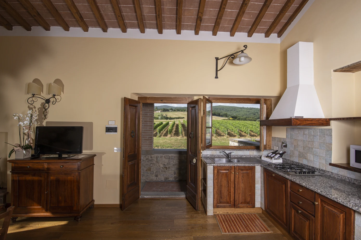 noord-toscane-antico-fio-rosa-keuken-en-uitzicht-108-casamia