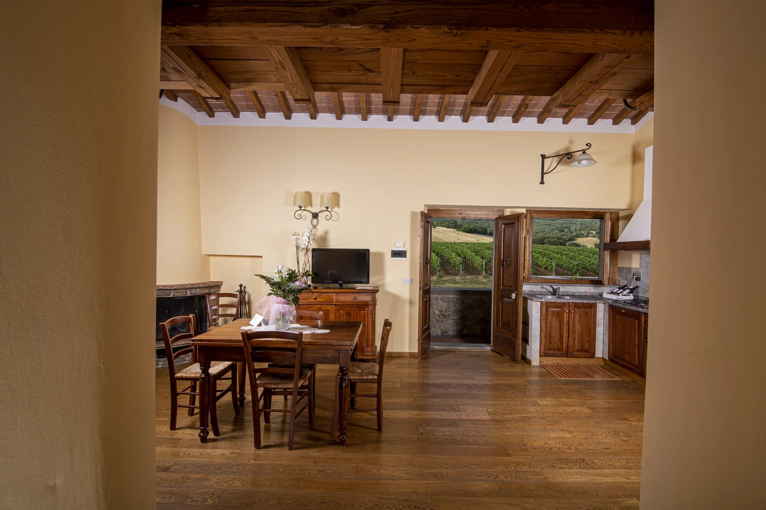 noord-toscane-antico-fio-rosa-woonkamer-en-keuken-112-casamia
