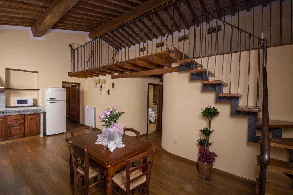 noord-toscane-antico-fio-rosa-woonkamer-met-vide-107-casamia
