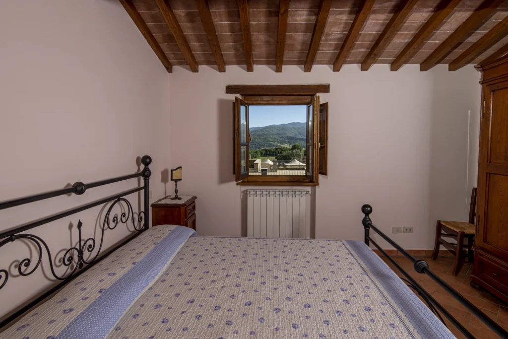 Noord toscane antico fio villa camelia slaapkamer met tweepersoonsbed