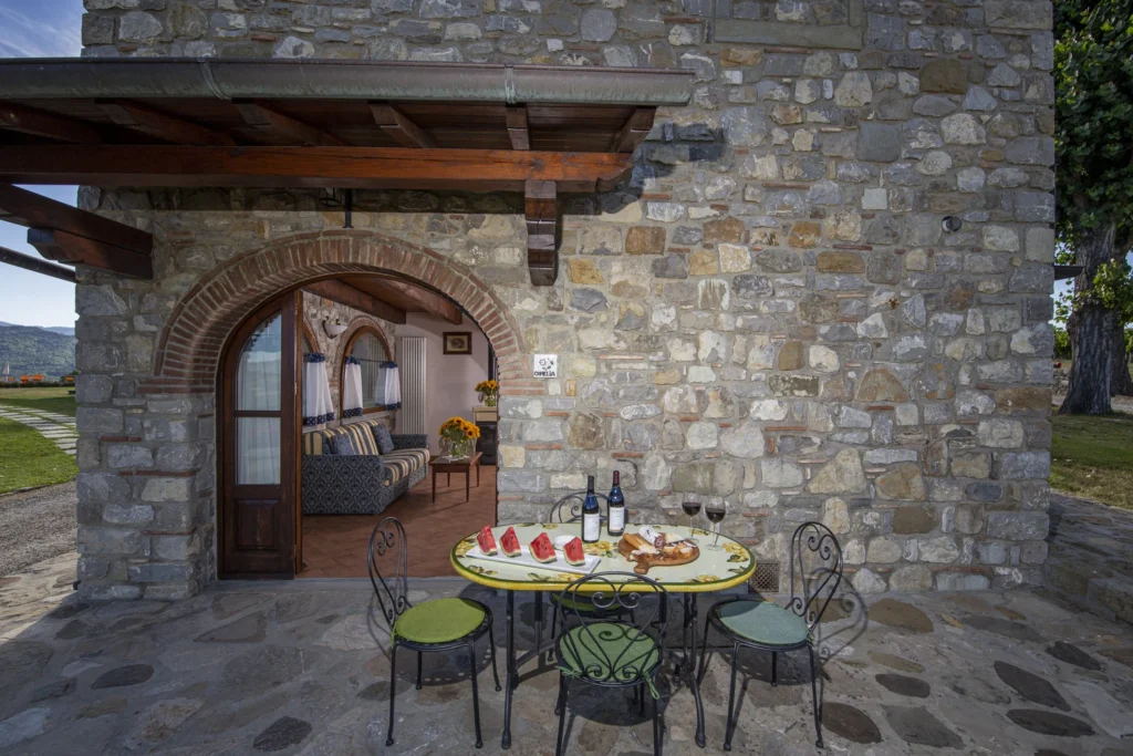 noord-toscane-antico-fio-villa-camelia-terras-met-ronde-tafel-174-casamia
