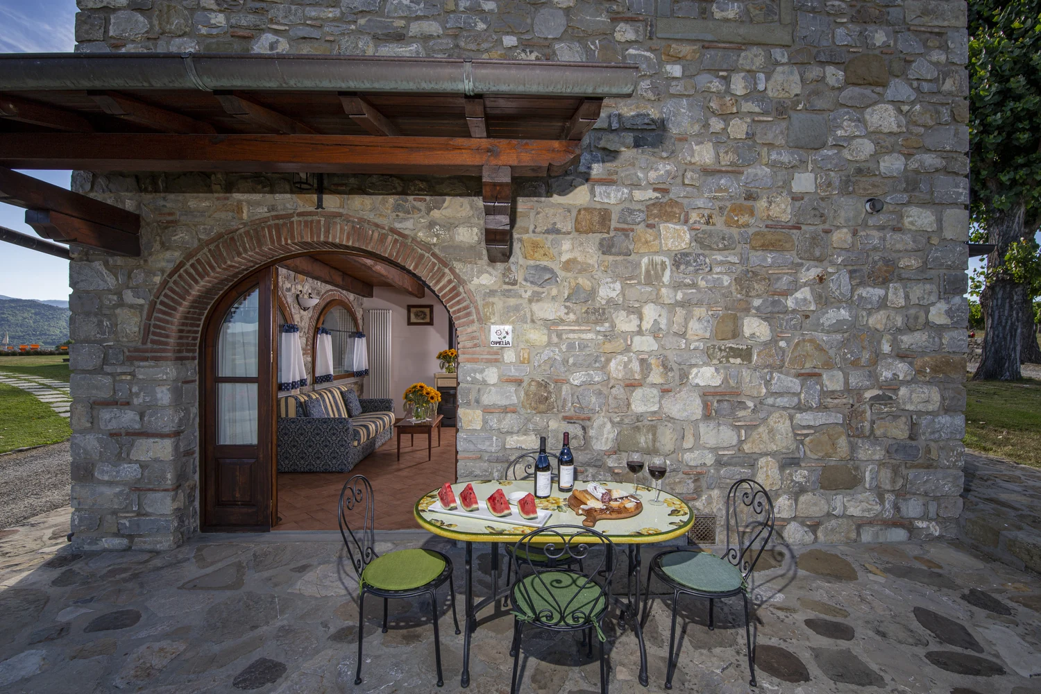 noord-toscane-antico-fio-villa-camelia-terras-met-ronde-tafel-174-casamia