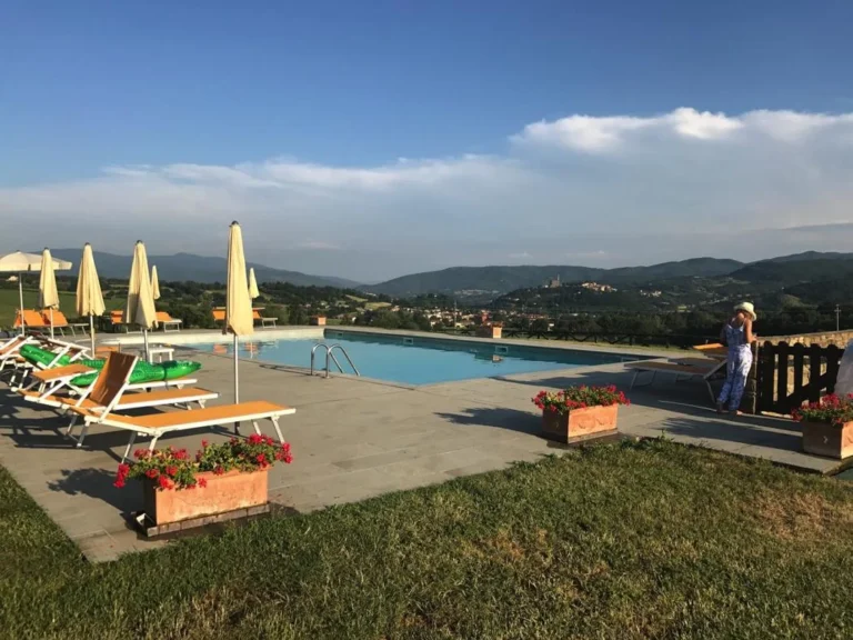 Noord toscane antico fio zwembad met parasols