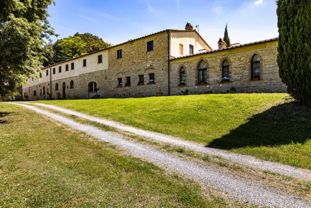 Noord toscane tenuta quarrata landhuis met gazon
