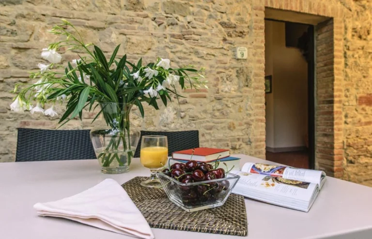 Noord toscane tenuta quarrata ontbijt op buitentafel