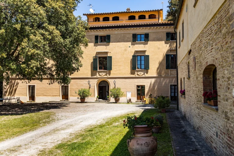 Noord toscane tenuta quarrata villa en binnenplaats