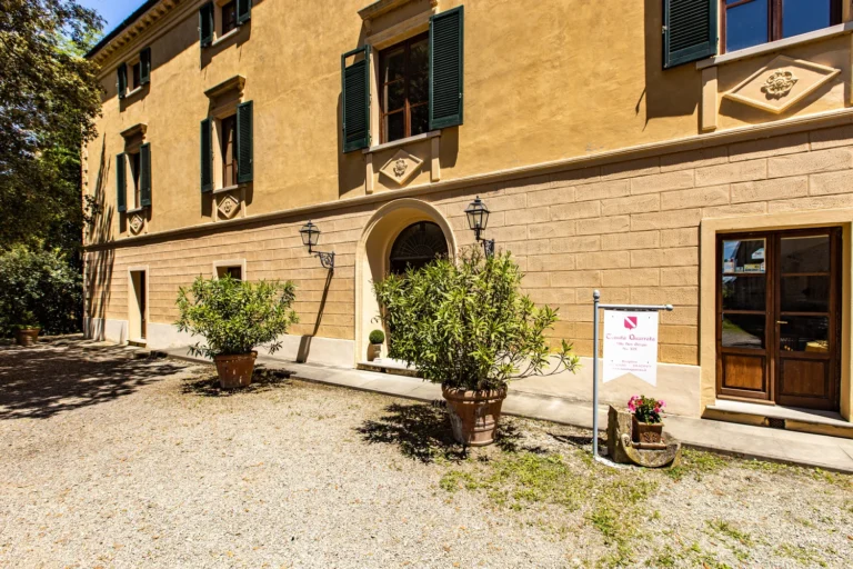 Noord toscane tenuta quarrata villa met entree