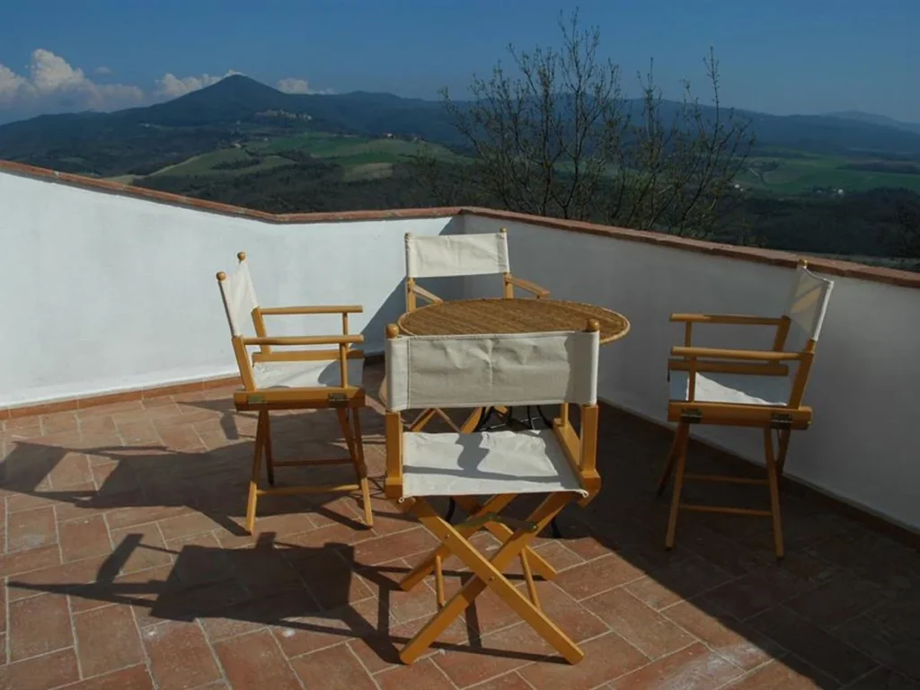 toscaanse-kust-borgo-di-montemurlo-quadrilocali-terras-met-eettafel-en-uitzicht-050-casamia