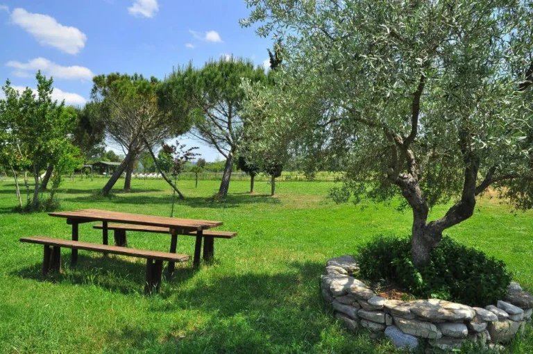 Toscane podere barbaiano picknicktafel in tuin