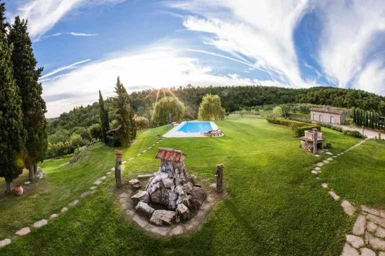 Toscane villa allegria tuin en zwembad